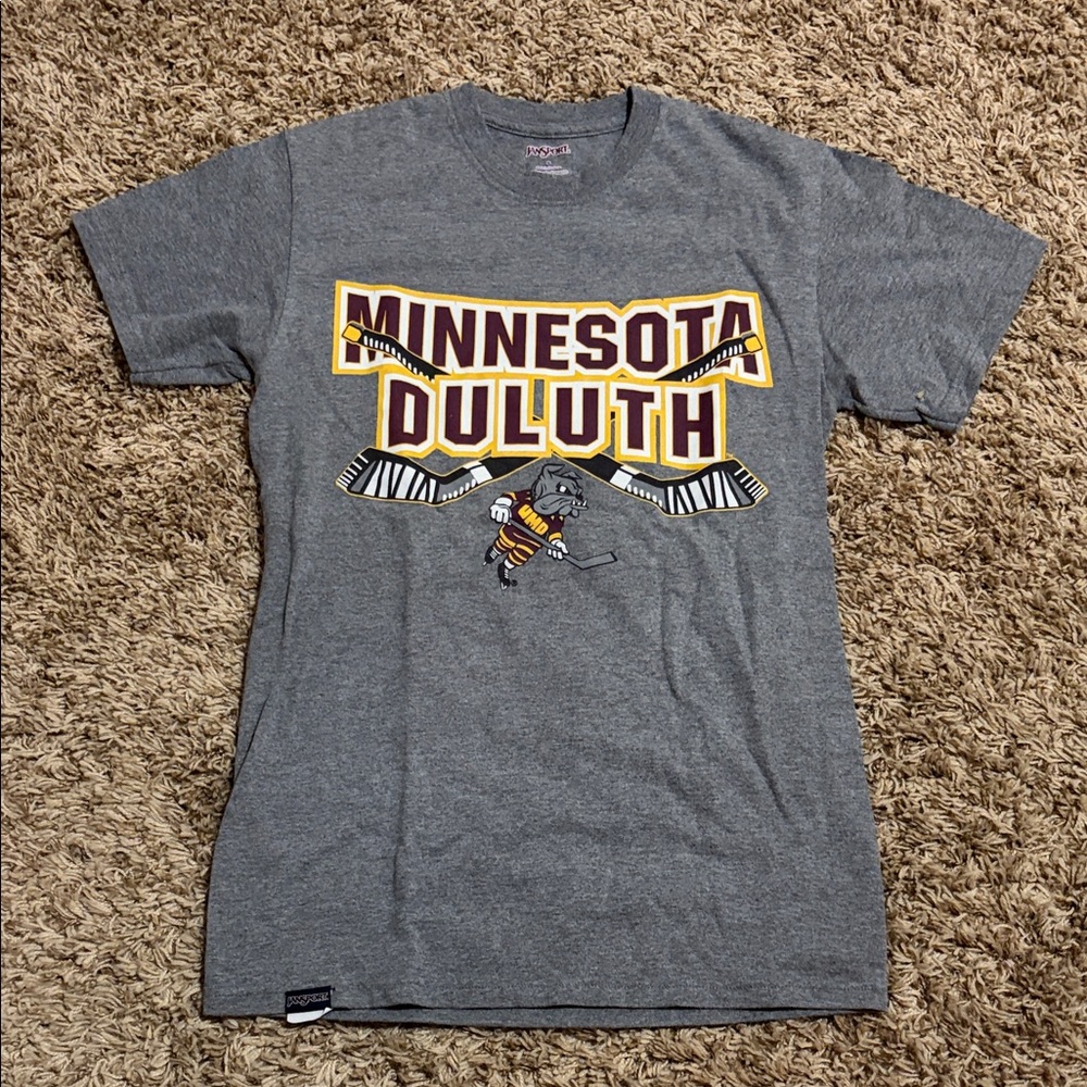 Minnesota Duluth Women’s Grey Graphic Hockey T-Shirt